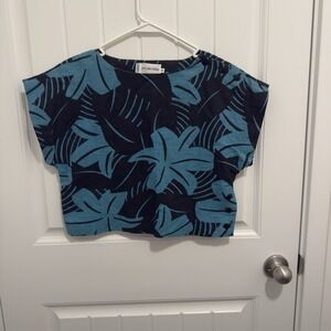 JH‎ Collectibles Women's Black Aqua Floral Design Crop Shirt Size 4